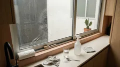 Truco con agua y sal para limpiar ventanas sin vetas y sin gastar de más