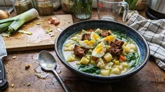 Sopa de coliflor con papa y poro: ligera, calientita y lista en 30 minutos