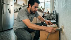 Los 6 aparatos que no conviene desenchufar si quieres ahorrar luz sin dañarlos